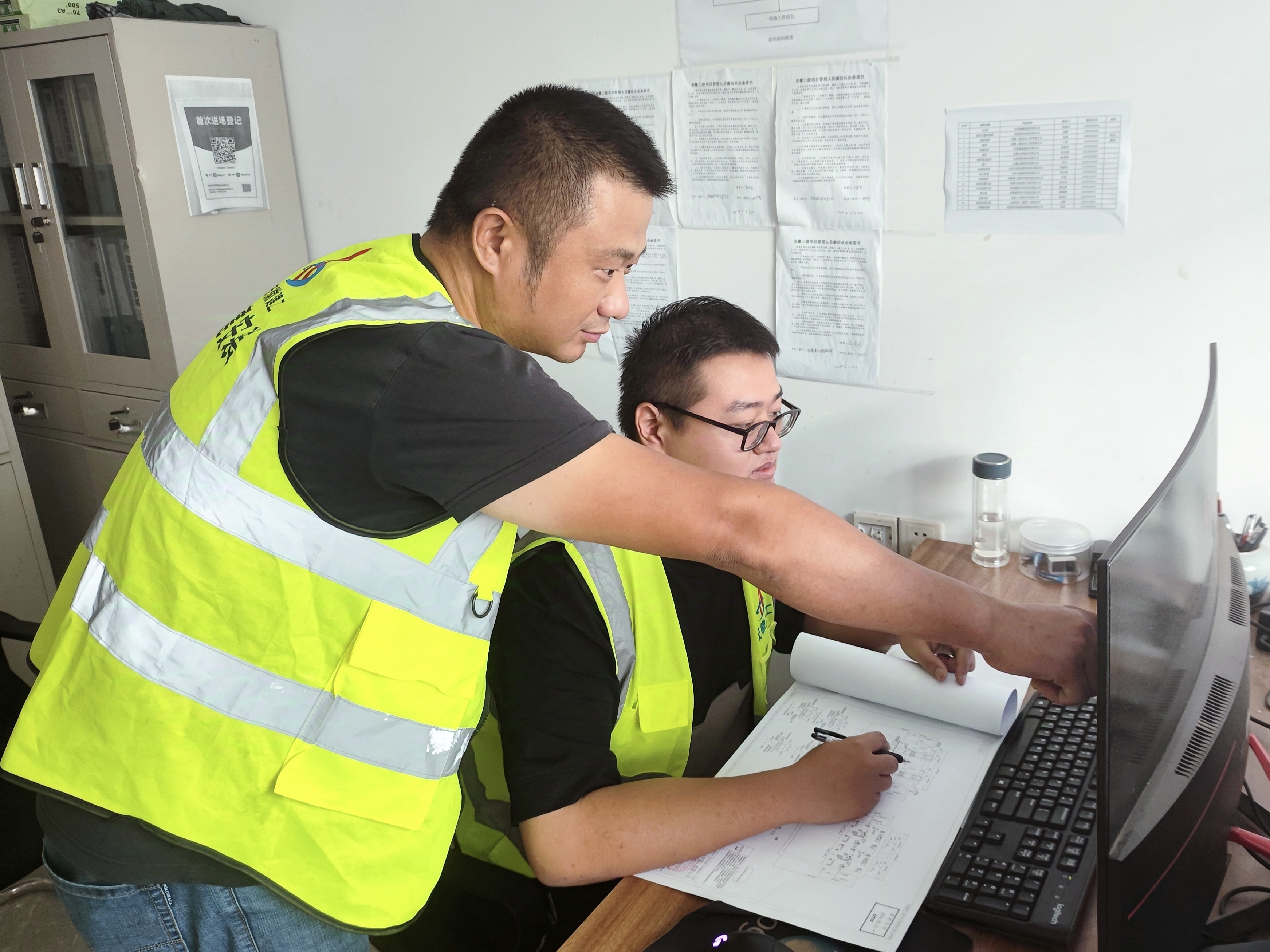 何宇宏.jpg 何宇宏.jpg